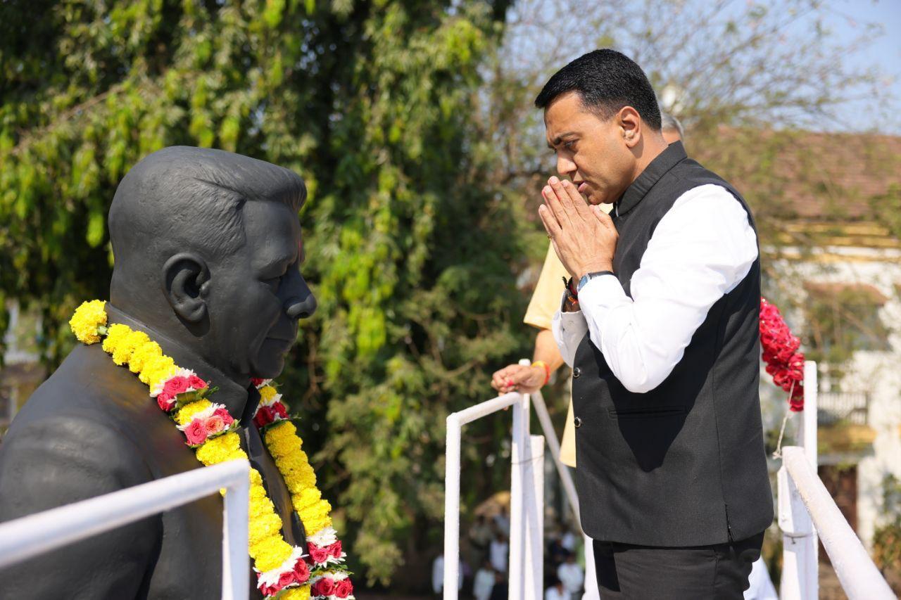 गोवा के प्रथम मुख्यमंत्री दयानंद बंदोदकर को उनकी जयंती पर भावभीनी श्रद्धांजलि