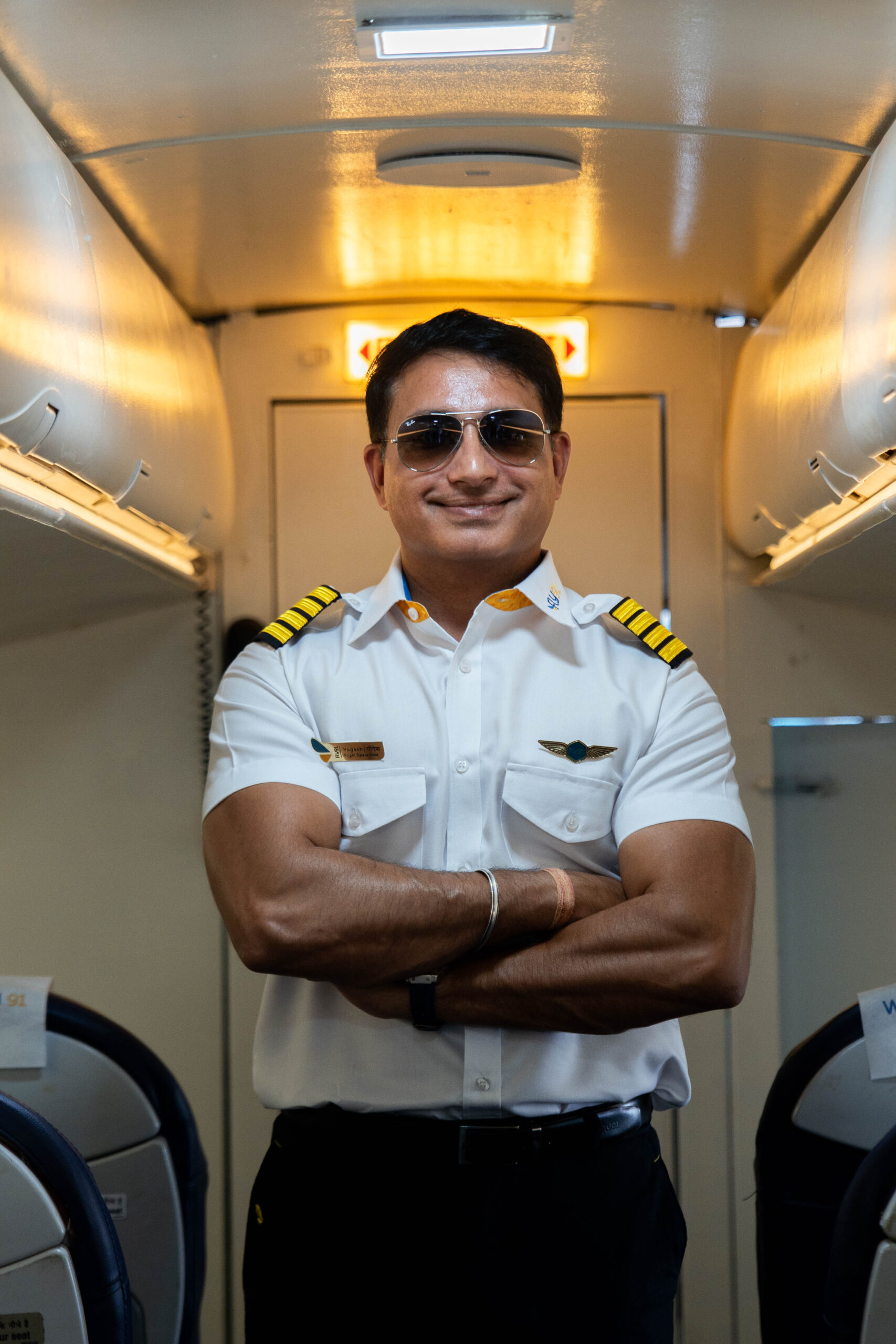 FLY91 के कैप्टन योगेश दहिया, एक पायलट, जिसकी पहली मोहब्बत हमेशा कविता है
