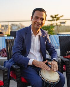 संगीत, समंदर और सूरज: रूफटॉप ड्रम सर्कल बना यादगार शाम