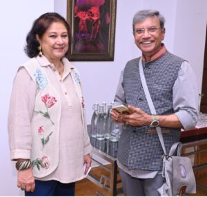 ओडेट मैस्करेनहास और जो मैस्करेनहास गोवा कलिनरी क्लब की पहचान ओडेट मैस्करेनहास को “गोवा की कलिनरी क्वीन” के नाम से जाना जाता है। वह गोवा के खान-पान और पाक विरासत की गहरी जानकार होने के साथ-साथ लेखिका, टीवी होस्ट और फूड क्रिटिक भी हैं। गोवा की पारंपरिक पाक संस्कृति को संरक्षित और दुनिया के सामने लाने में उनका महत्वपूर्ण योगदान रहा है। जो मैस्करेनहास, गोवा कलिनरी क्लब के को-फाउंडर हैं और संस्था के संचालन, विस्तार तथा भविष्य की रणनीति को दिशा देने में अहम भूमिका निभाते हैं। दोनों की विशेषज्ञता और समर्पण ने गोवा कलिनरी क्लब को गोवा की पाक विरासत और हॉस्पिटैलिटी क्षेत्र के लिए एक महत्वपूर्ण मंच बनाने में योगदान दिया है।