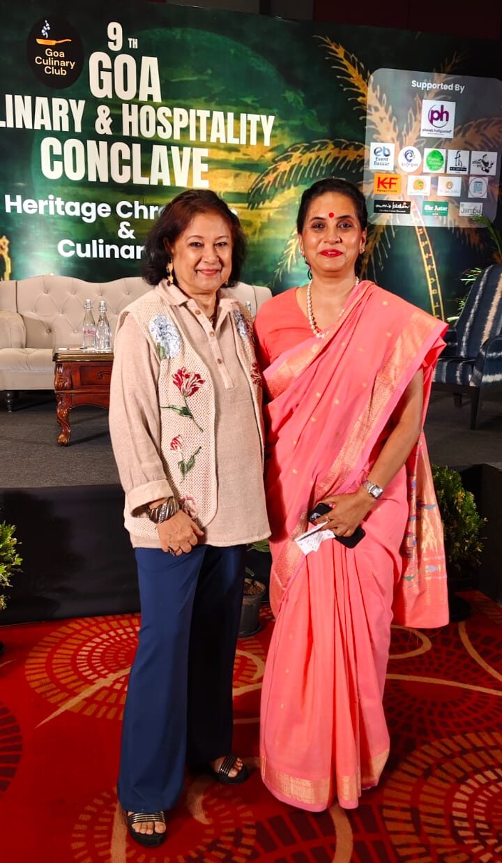 ओडेट मैस्करेनहास और जो मैस्करेनहास गोवा कलिनरी क्लब की पहचान ओडेट मैस्करेनहास को “गोवा की कलिनरी क्वीन” के नाम से जाना जाता है। वह गोवा के खान-पान और पाक विरासत की गहरी जानकार होने के साथ-साथ लेखिका, टीवी होस्ट और फूड क्रिटिक भी हैं। गोवा की पारंपरिक पाक संस्कृति को संरक्षित और दुनिया के सामने लाने में उनका महत्वपूर्ण योगदान रहा है। जो मैस्करेनहास, गोवा कलिनरी क्लब के को-फाउंडर हैं और संस्था के संचालन, विस्तार तथा भविष्य की रणनीति को दिशा देने में अहम भूमिका निभाते हैं। दोनों की विशेषज्ञता और समर्पण ने गोवा कलिनरी क्लब को गोवा की पाक विरासत और हॉस्पिटैलिटी क्षेत्र के लिए एक महत्वपूर्ण मंच बनाने में योगदान दिया है।